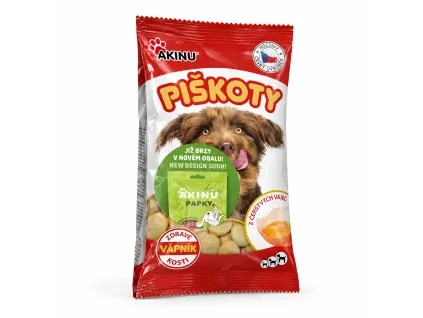 Packshot SKU 204599 (Akinu Piškoty s vápníkem 120 g) — sólo na bílém, náklon dle 173010. Obal: aktuální se samolepkou „Již brzy v novém obalu“ (upload 3e54cc44). 2k 1:1, v2 ze 2.