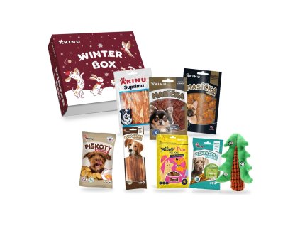 Packshot vánočního boxu Akinu VÁNOČNÍ box pro středně velké mlsné psy (147501) na bílém pozadí, 1000 × 1000 px. Krabice WINTER BOX + pamlsky: DENTASTAR Tyčky 204736, Kolagenové pásky s drůbežími játry 204713, MASÍČKA Králičí pásky 216690, SUPRIMO Losos s kůží plátky 176247, Bezlepkové piškoty 173011, BITES & FUN Kuřecí kousky 176228, MASÍČKA PREMIUM Immunity 176276 a hračka VÁNOCE ČESKÝ LES Textilní strom posvátný 190283. Složeno z oficiálních maket a packshotů produktů.