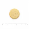 Jeden kus suroviny s pravítkem 5 cm, pamlsek psi (piškot) — SKU 204599 Akinu Piškoty s vápníkem 120 g. Velikost ~2,3 cm je ODHAD podle sesterského 173011 (Helios foto s pravítkem pro 204599 chybí). Styl dle 173011 (95dc2be2). v2 ze 2.