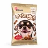 Packshot SKU 204602 (Akinu Kosti sušenka se zinkem 400 g) — sólo na bílém, 2k 1:1. Obal: aktuální starý design z BaseLinker packshotu (4ecaf563) dle volby uživatelky; maketa PAPKY v Heliosu nepoužita. Náklon podle 173010 (0e706a2a). Vybrána v2 ze 2.