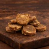 Surovina 282040 Akinu SUPRIMO SELECTION Immunity 75 g (jehněčí) – hromádka na tmavém prkénku, kategorie pamlsek psi (v3 ze 4)